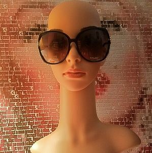 Oversize black sunglasses